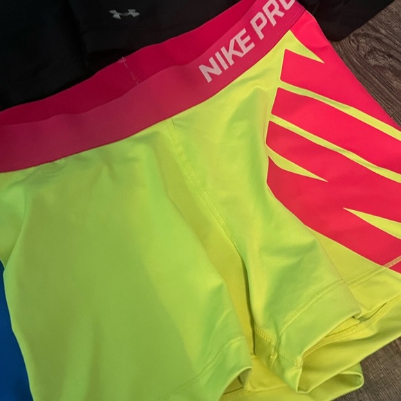 🏃‍♀️ Lot of Nike & Under Armour Shorts - Picture 3 of 8